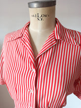 Cargar imagen en el visor de la galería, 1940s 1950s - Gorgeous Candy Stripes Rayon Blouse - Sz. 44