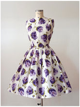 Charger l'image dans la galerie, 1950s 1960s - Gorgeous Purple Floral Cotton Dress - W26 (66cm)