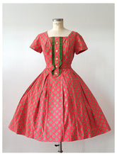 Charger l'image dans la galerie, 1950s - Adorable Strawberry Green Cotton Dress - W30 (76cm)