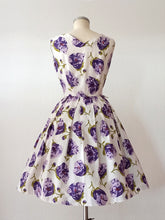 Charger l'image dans la galerie, 1950s 1960s - Gorgeous Purple Floral Cotton Dress - W26 (66cm)