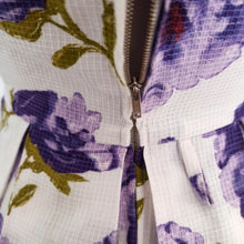 Charger l'image dans la galerie, 1950s 1960s - Gorgeous Purple Floral Cotton Dress - W26 (66cm)