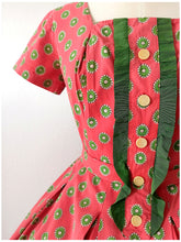 Charger l'image dans la galerie, 1950s - Adorable Strawberry Green Cotton Dress - W30 (76cm)