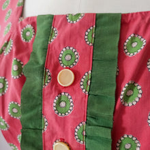 Charger l'image dans la galerie, 1950s - Adorable Strawberry Green Cotton Dress - W30 (76cm)