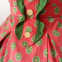 Charger l'image dans la galerie, 1950s - Adorable Strawberry Green Cotton Dress - W30 (76cm)