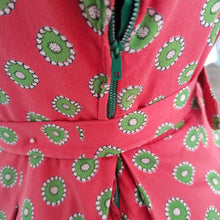 Charger l'image dans la galerie, 1950s - Adorable Strawberry Green Cotton Dress - W30 (76cm)