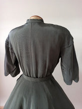 Carica l'immagine nel visualizzatore di Gallery, 1940s - Stunning Greyish Green Taffeta Dress - W28.5 (72cm)