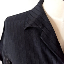 Charger l'image dans la galerie, 1950s - Gorgeous Black Textured Rayon Blouse - Sz 44