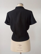 Charger l'image dans la galerie, 1950s - Gorgeous Black Textured Rayon Blouse - Sz 44