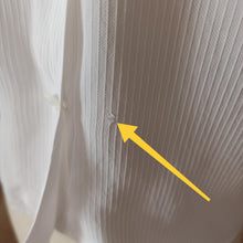 Charger l'image dans la galerie, 1950s - Cute White Textured Rayon Blouse - Sz 44