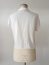Charger l'image dans la galerie, 1950s - Cute White Textured Rayon Blouse - Sz 44