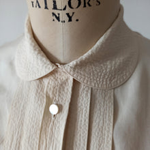 Charger l'image dans la galerie, 1950s - WOCO BADEN-BADEN, Germany - Pure Silk Ivory Blouse - Sz 44