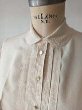 Charger l'image dans la galerie, 1950s - WOCO BADEN-BADEN, Germany - Pure Silk Ivory Blouse - Sz 44