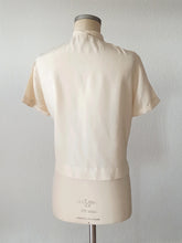 Charger l'image dans la galerie, 1950s - WOCO BADEN-BADEN, Germany - Pure Silk Ivory Blouse - Sz 44