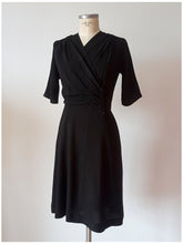 Cargar imagen en el visor de la galería, 1940s - Superb Black Sequined Crepe Dress - W35 (88cm)