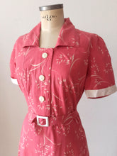 Cargar imagen en el visor de la galería, 1940s - Gorgeous Pink Linen Belted Dress - W34 (86cm)