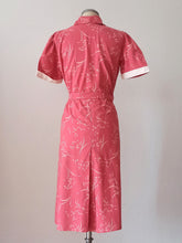 Cargar imagen en el visor de la galería, 1940s - Gorgeous Pink Linen Belted Dress - W34 (86cm)
