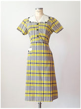Cargar imagen en el visor de la galería, 1940s 1950s - Adorable Yellow Plaid Cotton Dress - W32 (82cm)
