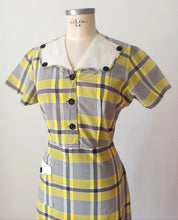 Cargar imagen en el visor de la galería, 1940s 1950s - Adorable Yellow Plaid Cotton Dress - W32 (82cm)