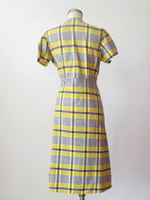 Cargar imagen en el visor de la galería, 1940s 1950s - Adorable Yellow Plaid Cotton Dress - W32 (82cm)