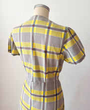 Cargar imagen en el visor de la galería, 1940s 1950s - Adorable Yellow Plaid Cotton Dress - W32 (82cm)
