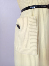 Charger l'image dans la galerie, 1950s - Gorgeous Lemon Butter Striped Rayon Dress - W27 (68cm)