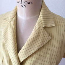 Charger l'image dans la galerie, 1950s - Gorgeous Lemon Butter Striped Rayon Dress - W27 (68cm)