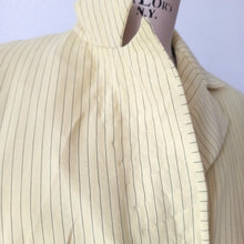 Charger l'image dans la galerie, 1950s - Gorgeous Lemon Butter Striped Rayon Dress - W27 (68cm)