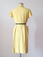 Charger l'image dans la galerie, 1950s - Gorgeous Lemon Butter Striped Rayon Dress - W27 (68cm)