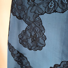 Charger l'image dans la galerie, 1950s - Spectacular Steel Blue Lace Satin Dress - W35 (88cm)