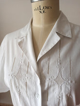 Laden Sie das Bild in den Galerie-Viewer, 1940s - Delicious White Linen Cotton Embroidery Blouse - W39 (100cm)