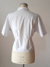Laden Sie das Bild in den Galerie-Viewer, 1940s - Delicious White Linen Cotton Embroidery Blouse - W39 (100cm)