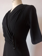 Cargar imagen en el visor de la galería, 1940s - Superb Black Sequined Crepe Dress - W35 (88cm)