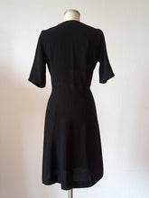 Cargar imagen en el visor de la galería, 1940s - Superb Black Sequined Crepe Dress - W35 (88cm)