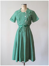 Cargar imagen en el visor de la galería, 1940s - Gorgeous Green Stripes Cotton Dress - W27 (68cm)