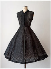 Charger l'image dans la galerie, 1950s - FRANCE - Stunning Black Cotton Lace Dress - W33 (84cm)