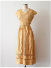 Load image into Gallery viewer, 1940s - Charming Handmade Cotton Dress - W33 (84cm)