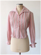 Charger l'image dans la galerie, 1940s 1950s - FRANCE - Superb Pink Grey Stripes Cotton Blouse - W35 (90cm)