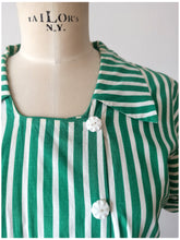 Cargar imagen en el visor de la galería, 1940s - Gorgeous Green Stripes Cotton Dress - W27 (68cm)