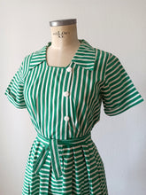 Cargar imagen en el visor de la galería, 1940s - Gorgeous Green Stripes Cotton Dress - W27 (68cm)