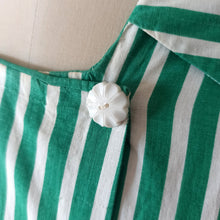 Cargar imagen en el visor de la galería, 1940s - Gorgeous Green Stripes Cotton Dress - W27 (68cm)