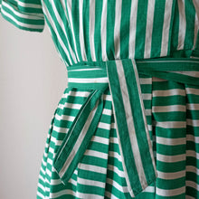 Cargar imagen en el visor de la galería, 1940s - Gorgeous Green Stripes Cotton Dress - W27 (68cm)