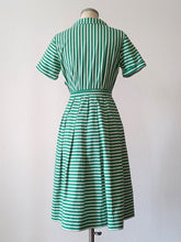 Cargar imagen en el visor de la galería, 1940s - Gorgeous Green Stripes Cotton Dress - W27 (68cm)