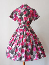 Charger l'image dans la galerie, 1950s 1960s - FRANCE - Stunning Roseprint Dress - W28 (71cm)