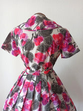 Charger l'image dans la galerie, 1950s 1960s - FRANCE - Stunning Roseprint Dress - W28 (71cm)