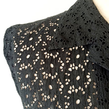 Charger l'image dans la galerie, 1950s - FRANCE - Stunning Black Cotton Lace Dress - W33 (84cm)