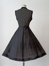 Charger l'image dans la galerie, 1950s - FRANCE - Stunning Black Cotton Lace Dress - W33 (84cm)