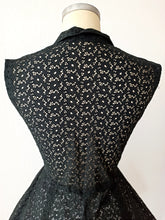 Charger l'image dans la galerie, 1950s - FRANCE - Stunning Black Cotton Lace Dress - W33 (84cm)