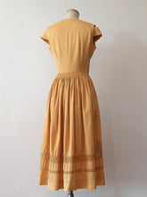 Load image into Gallery viewer, 1940s - Charming Handmade Cotton Dress - W33 (84cm)
