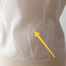 Charger l'image dans la galerie, 1950s - Exquisite Hand Embroidered Leaves Blouse - W34 (86cm)