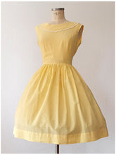 Charger l'image dans la galerie, 1950s 1960s - Adorable Yellow Cotton Dress - W28.5 (72cm)